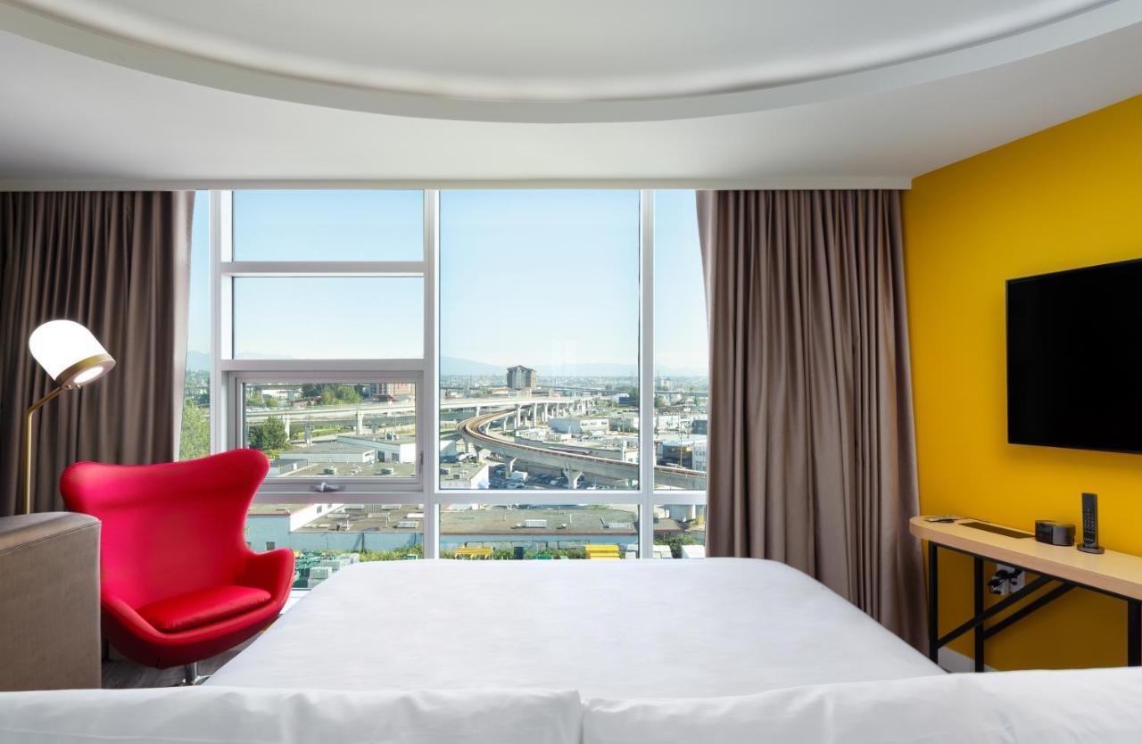 Versante Hotel Richmond Exterior foto A room at the Hotel Indigo San Diego